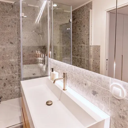 Bright & Stylish Renovated Flat In Heart Of Chiado * Lisboa