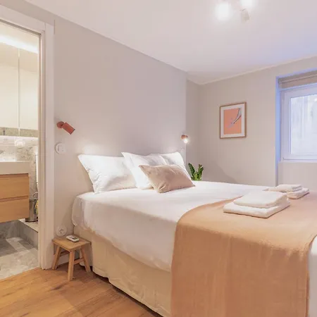 Lägenhet Bright & Stylish Renovated Flat In Heart Of Chiado Lisboa