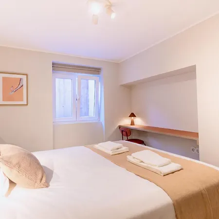 Lägenhet Bright & Stylish Renovated Flat In Heart Of Chiado *