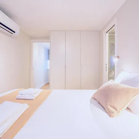 Bright & Stylish Renovated Flat In Heart Of Chiado 公寓